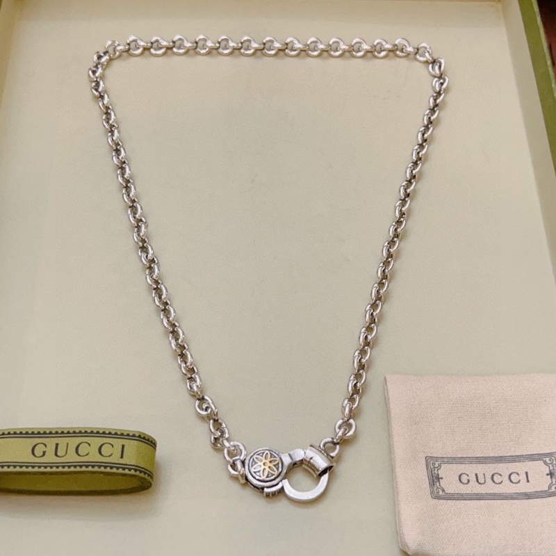 G*u*i necklaces